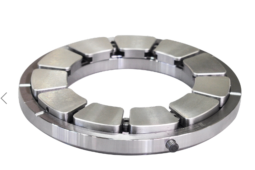 Tilting pad thrust bearing